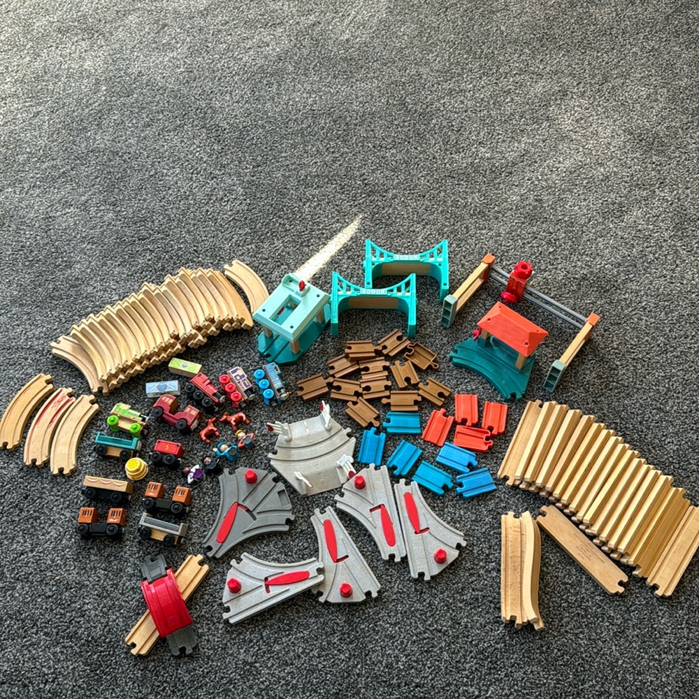 96 piece Thomas & Friends wooden railway track set